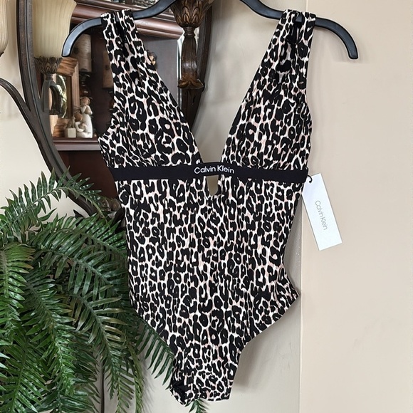 Brand New Calvin Klein Animal Leopard Print One-Piece Swimsuit Plunge V-Neck - Picture 1 of 15